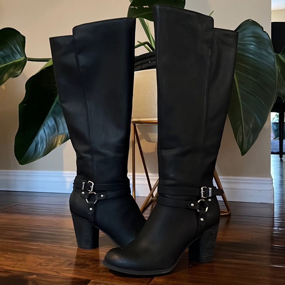 Gorgeous black knee high boots